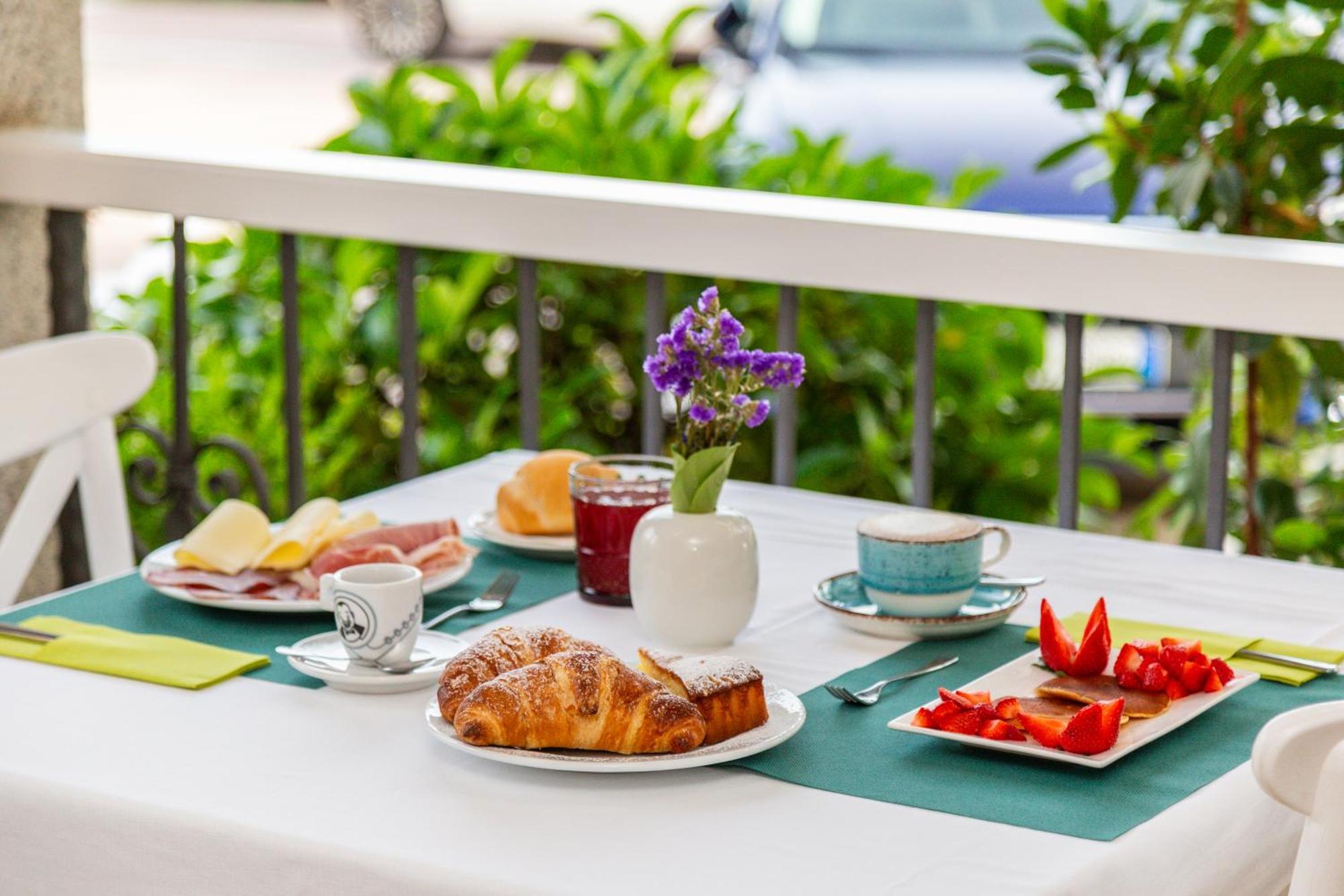 Hotel Donatella Posada  Εξωτερικό φωτογραφία